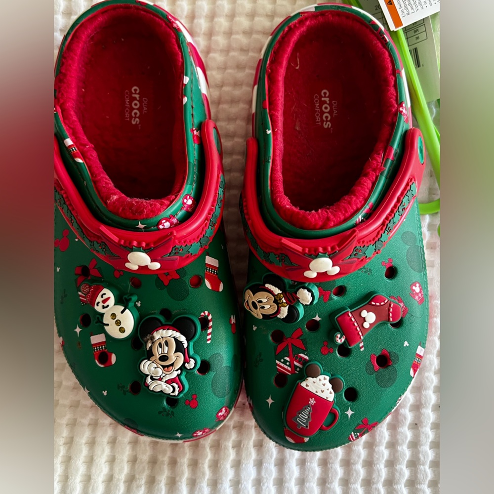 CROCS 2024 Red and Green Mickey Minnie Disney Clogs Size 7